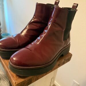 Geox Women's burgundy Chelsea Ankle Boots goth